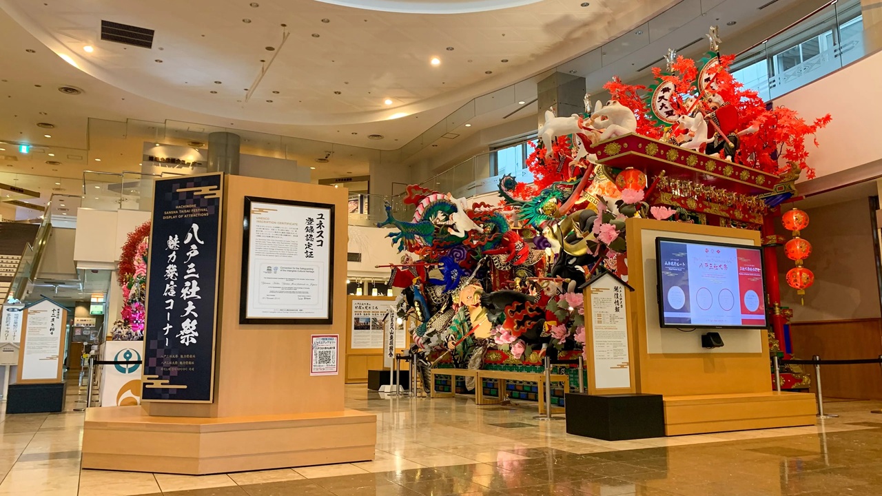【ユートリー】八戸三社大祭の山車をメインホールに展示