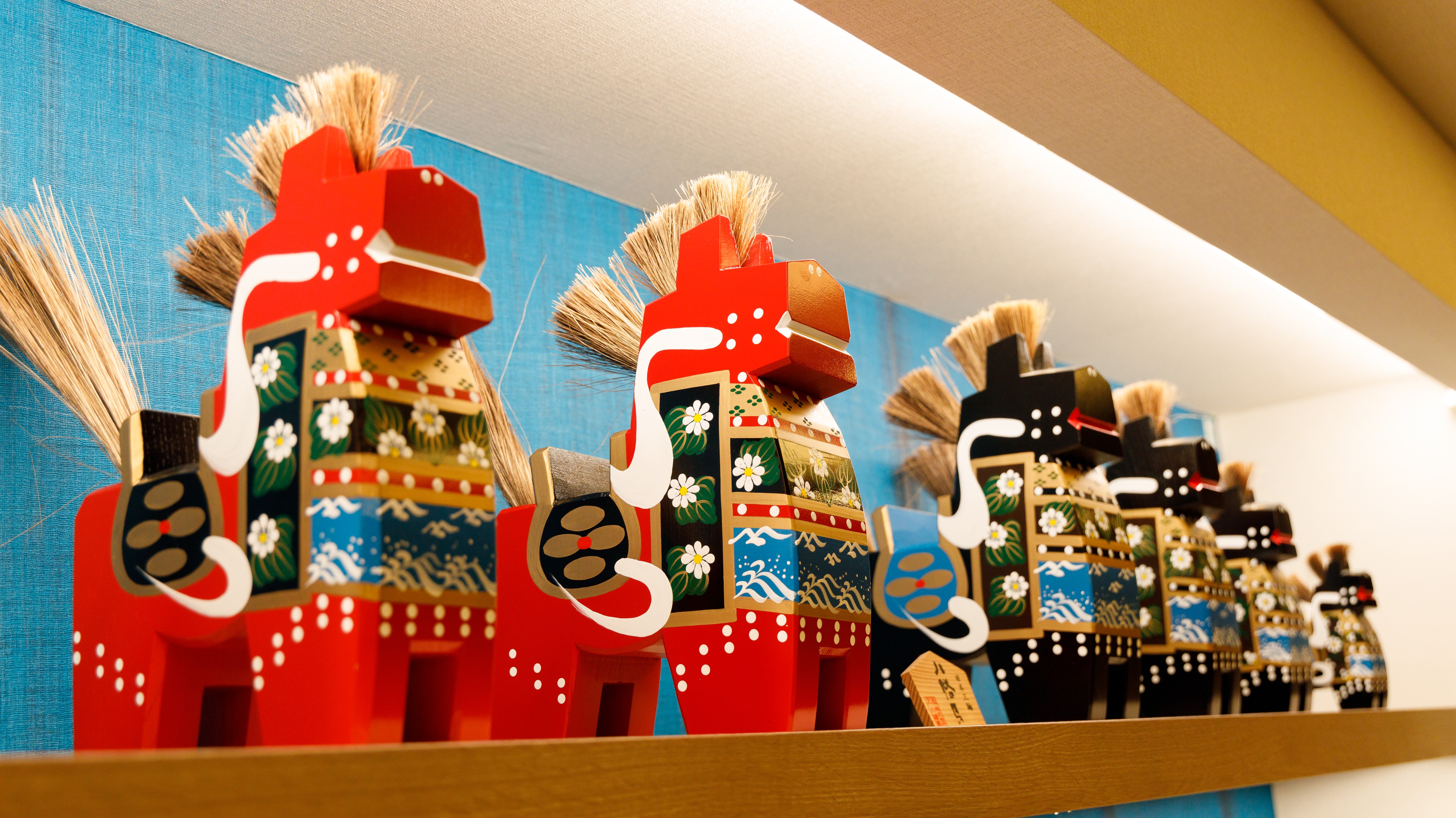 【八戸を感じるフロントロビー】