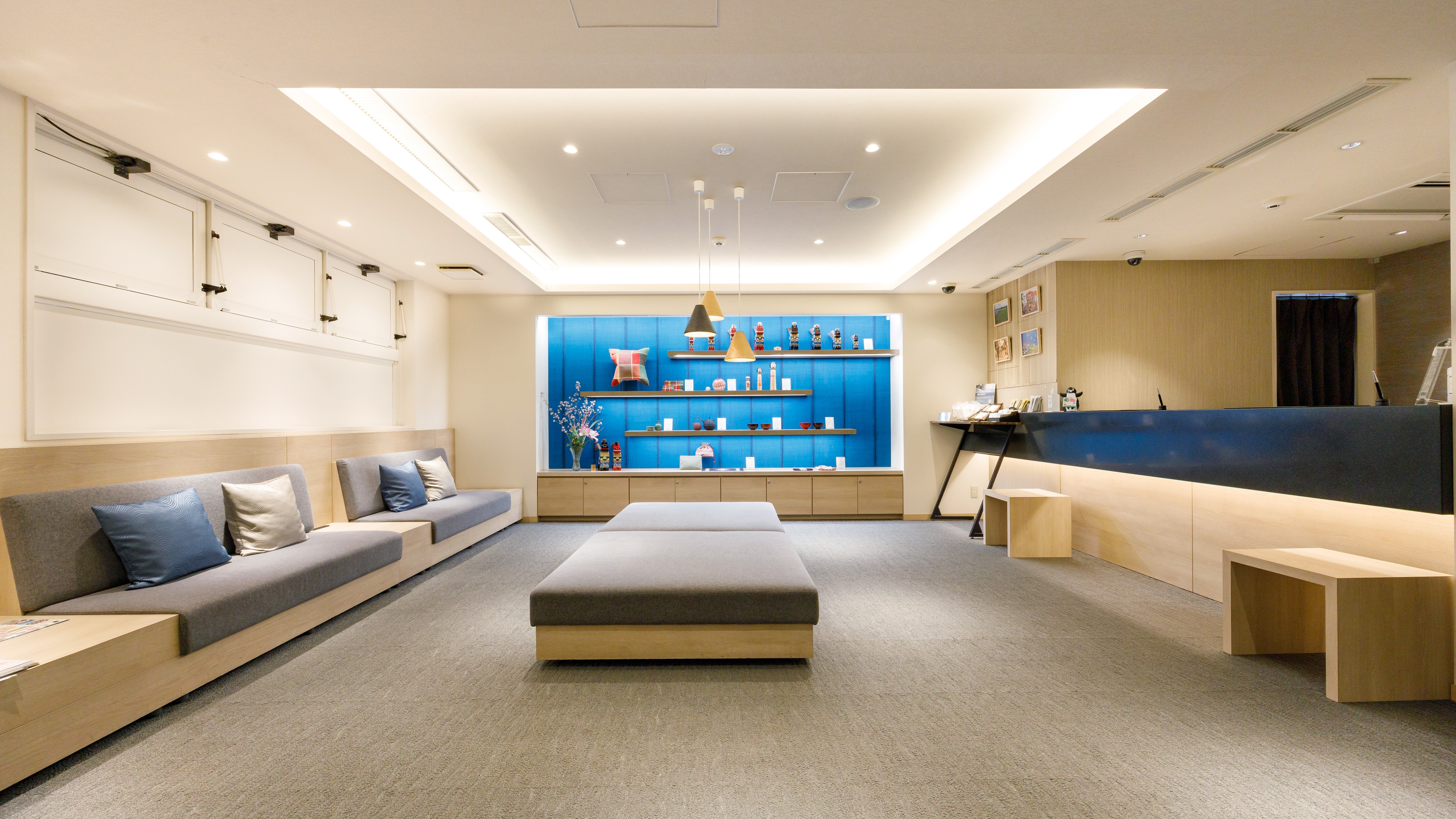 【八戸を感じるフロントロビー】