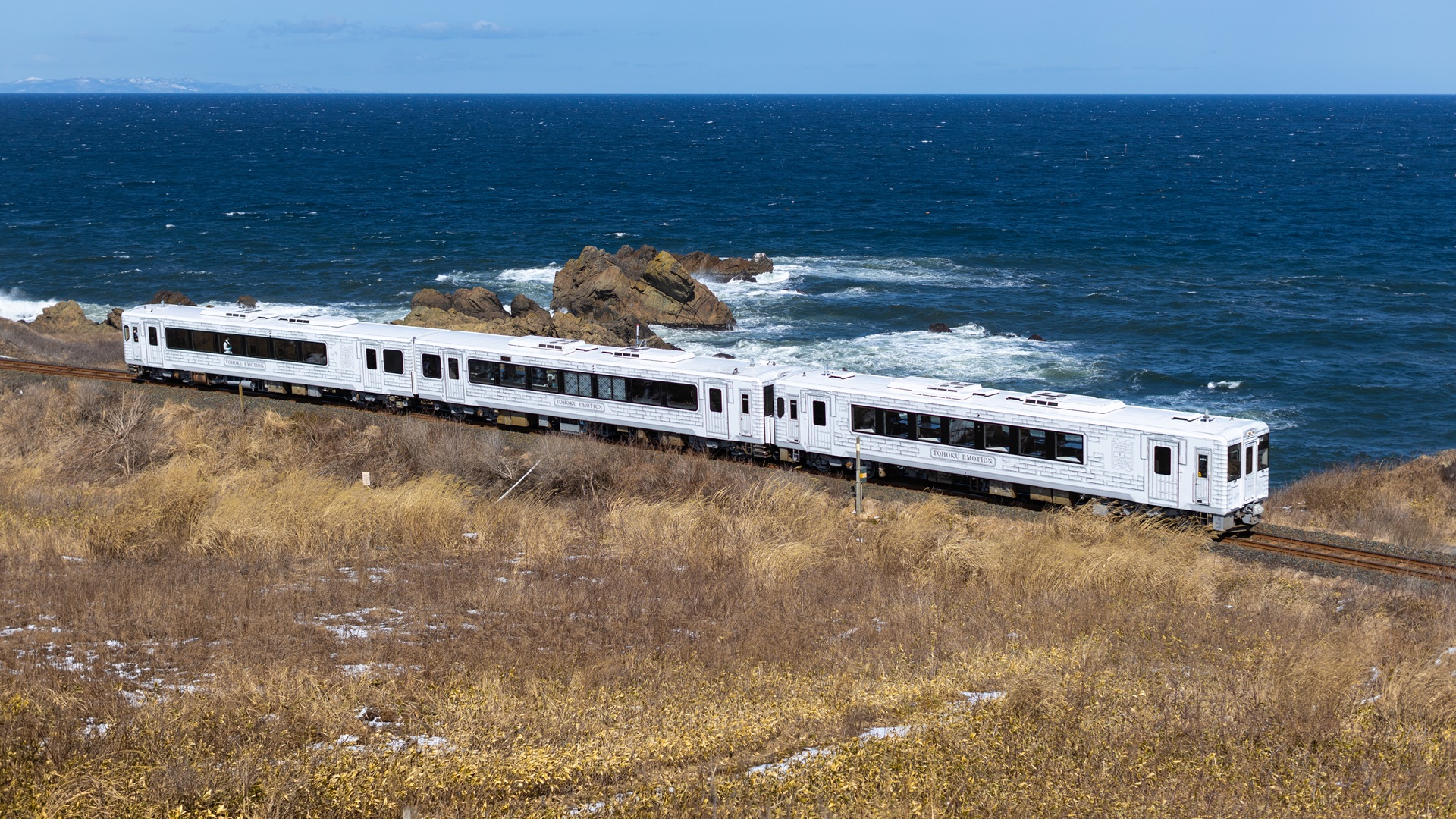 【TOHOKU EMOTION】八戸～久慈間を走る、東北の食材と景色を楽しむレストラン列車です。