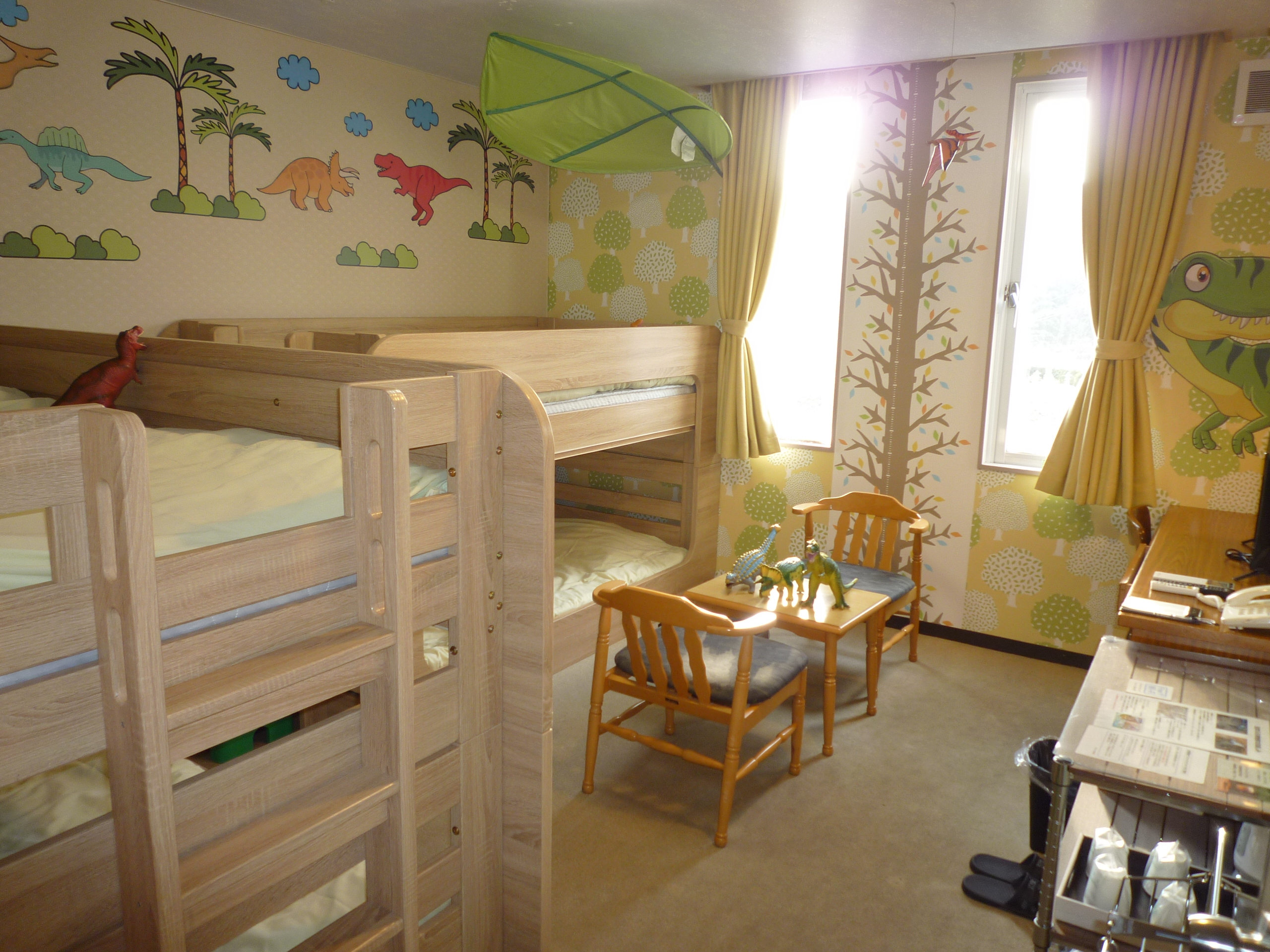 【二段ベッドで4人部屋の恐竜ルーム】2