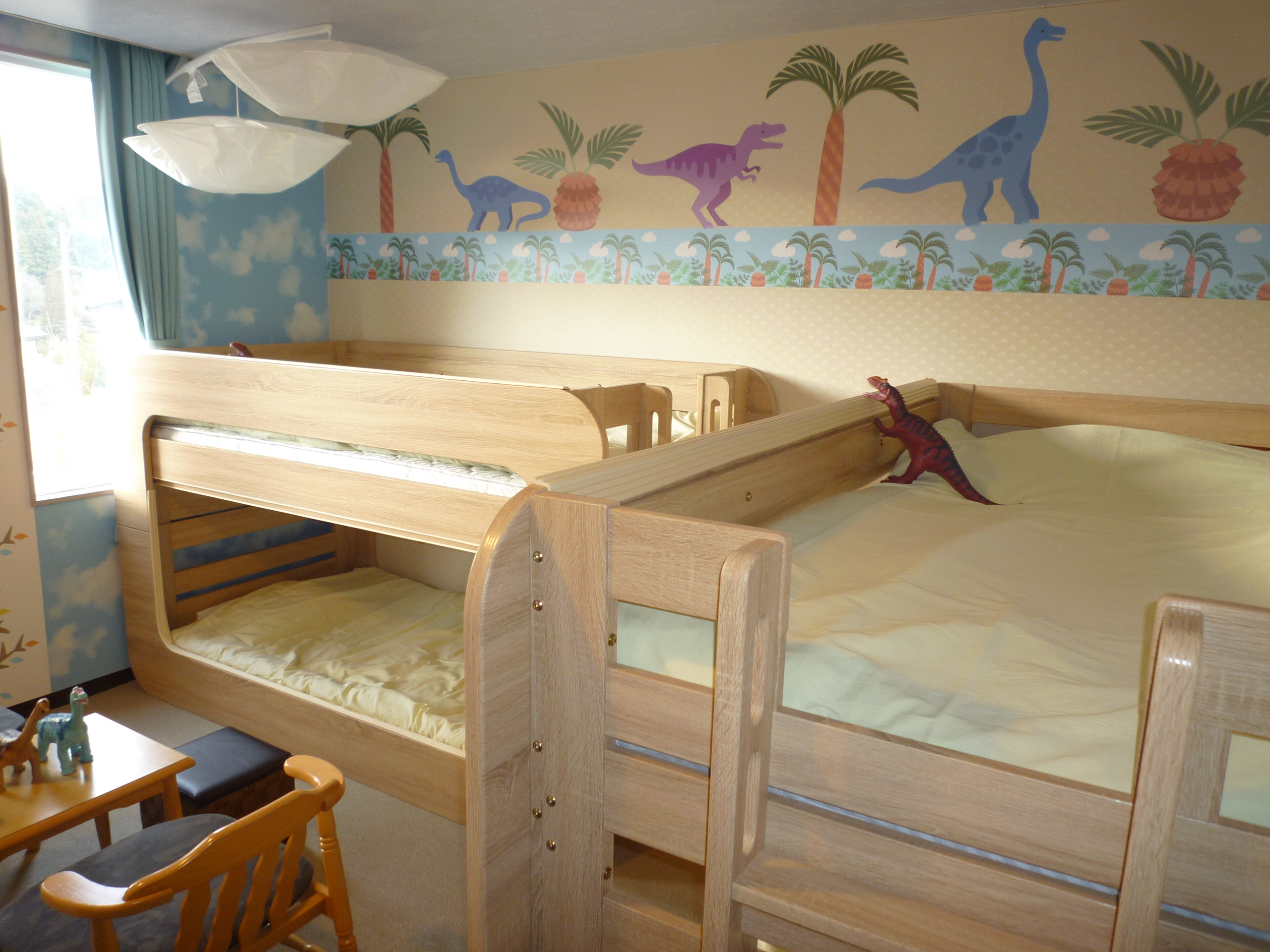 【二段ベッドで4人部屋の恐竜ルーム】
