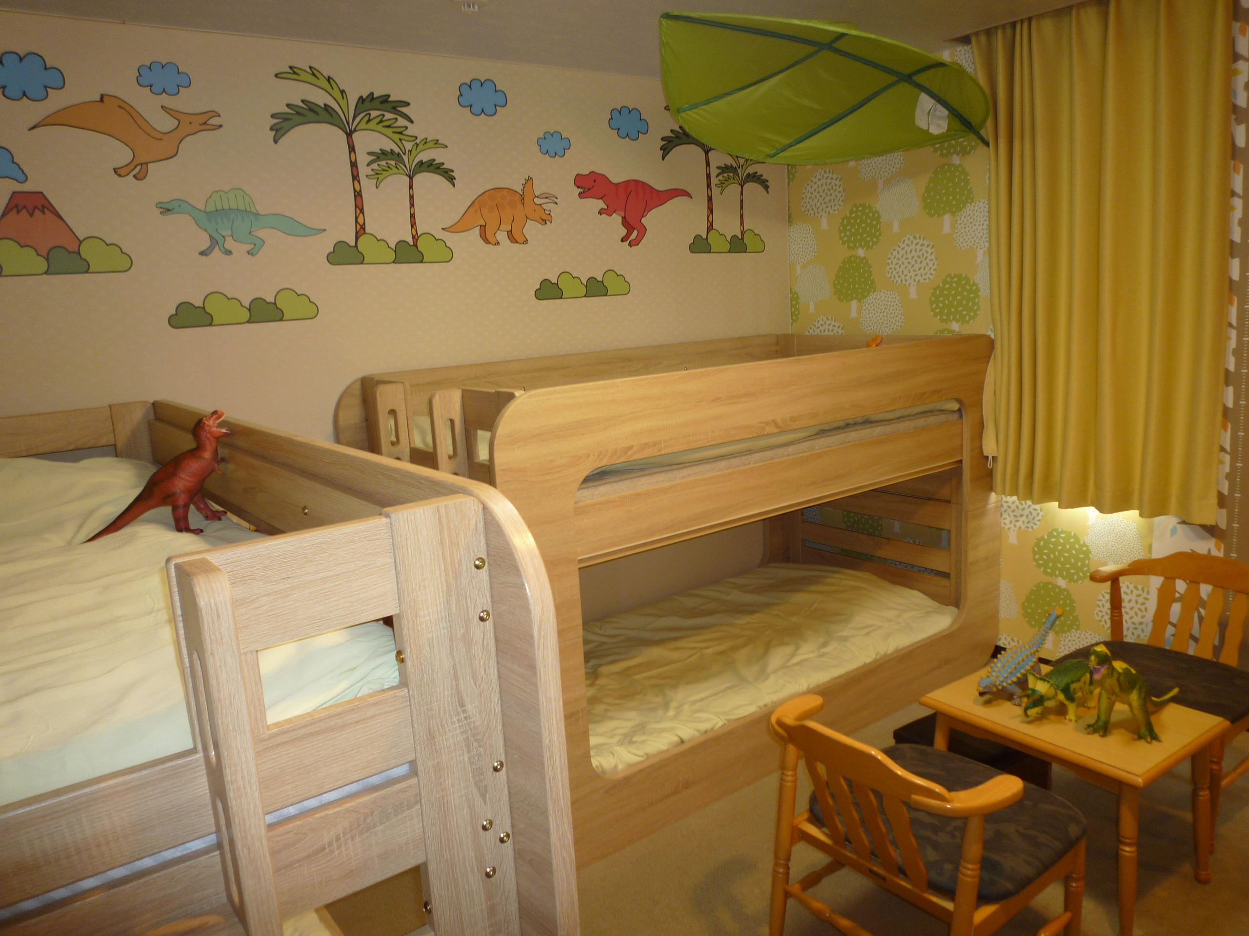 【二段ベッドで4人部屋の恐竜ルーム】