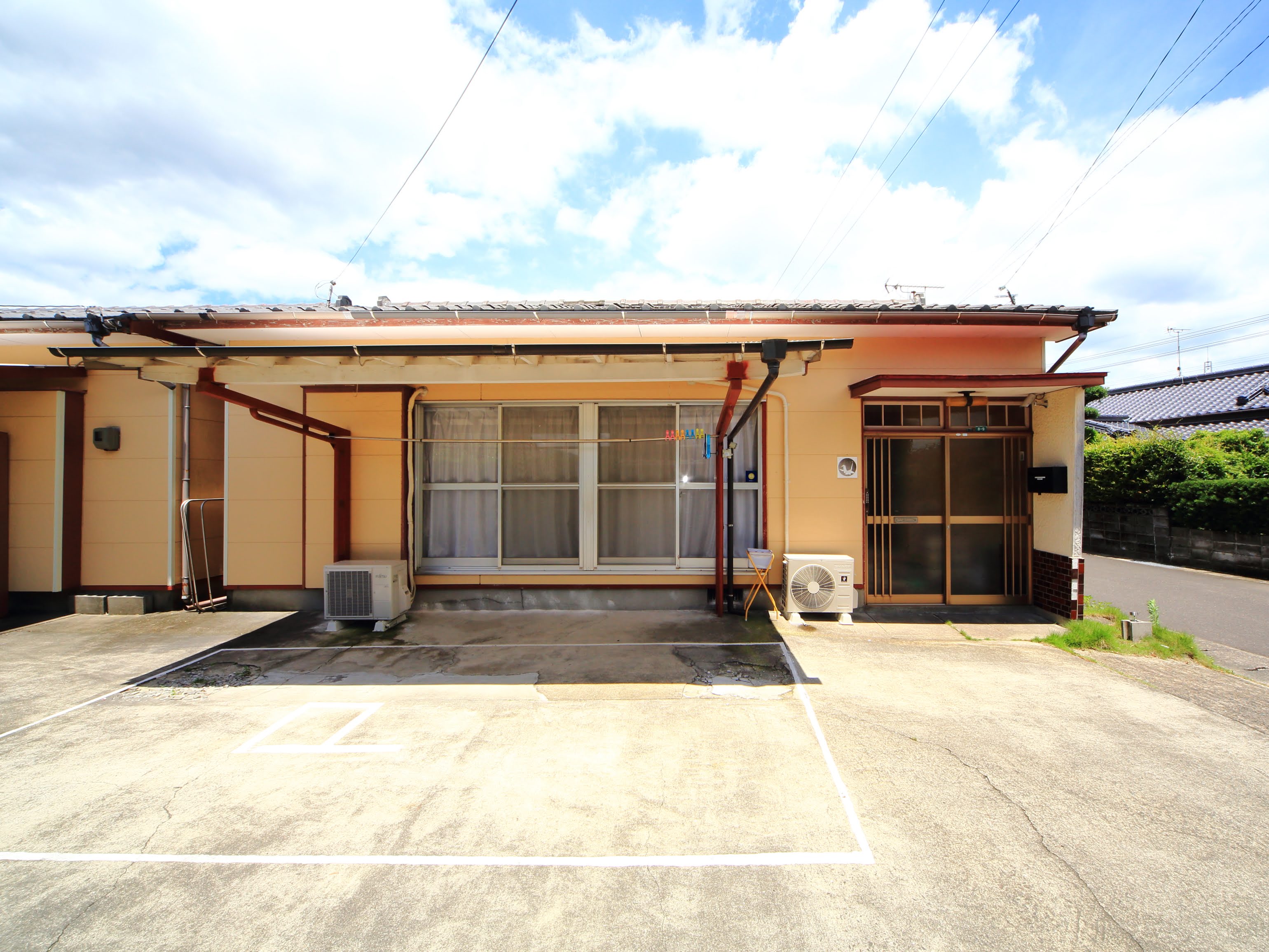 外観：駐車場付きです