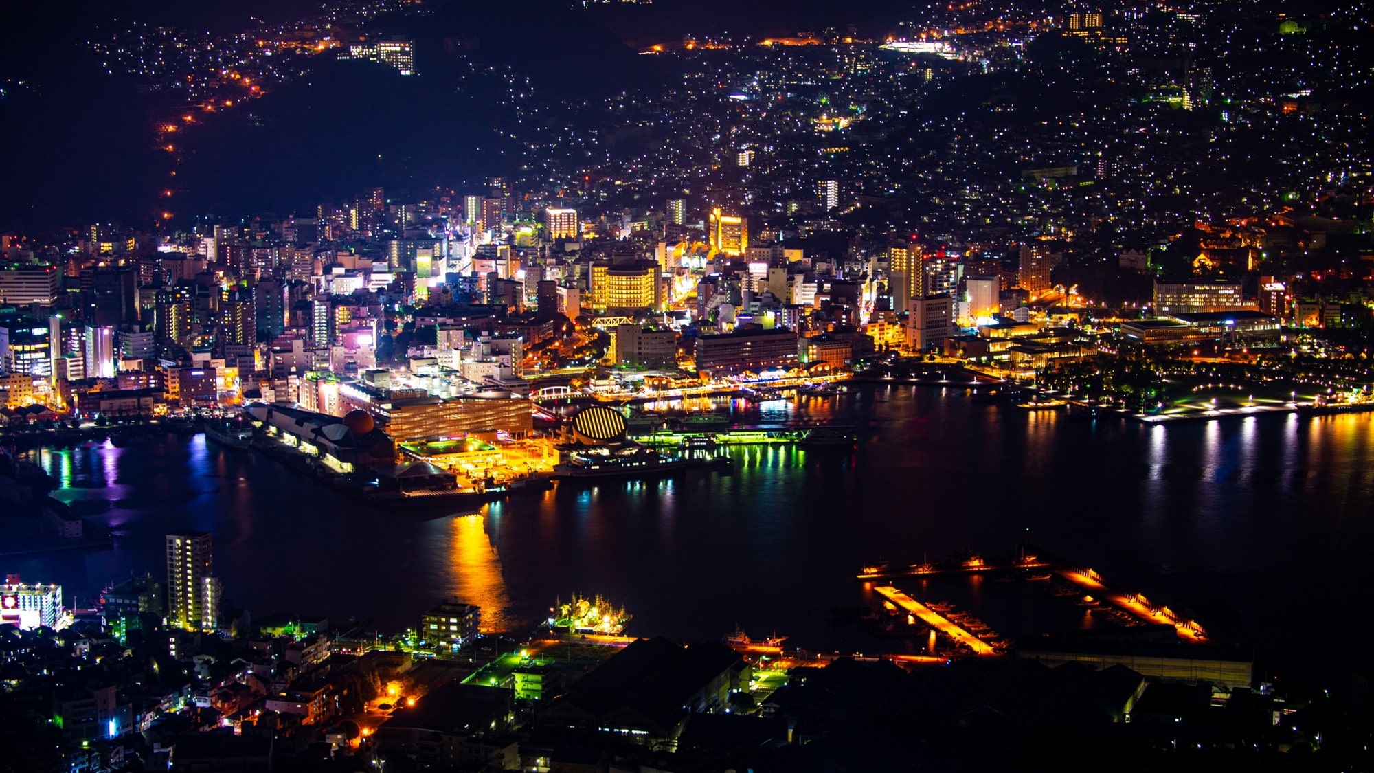 【稲佐山】世界新三大夜景に輝いた長崎のランドマーク。夜景も昼の景色も圧巻です！当館より車で15分。