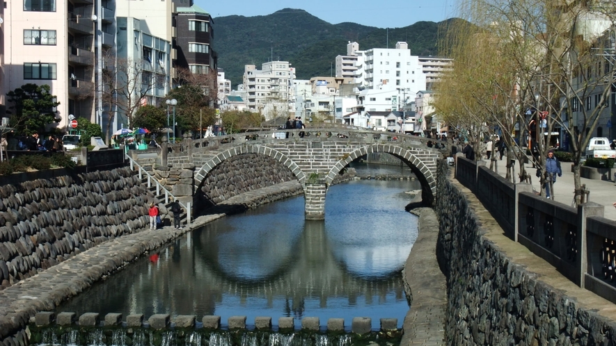 【眼鏡橋】日本三大名橋に数えられる現存最古のアーチ型石橋のひとつ。当館より車で5分。