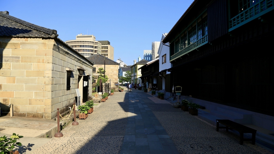 【出島】日本の近代化に大きな役割を果たしてきた人工島。当館より車で5分。