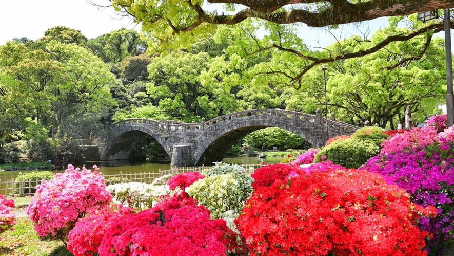 【眼鏡橋】日本三大名橋に数えられる現存最古のアーチ型石橋のひとつ。当館より車で5分。