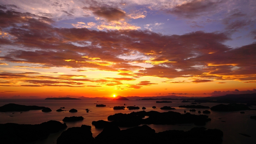 【九十九島】全域が西海国立公園に指定されている、大小208の島。島の人口密度は日本一と言われています