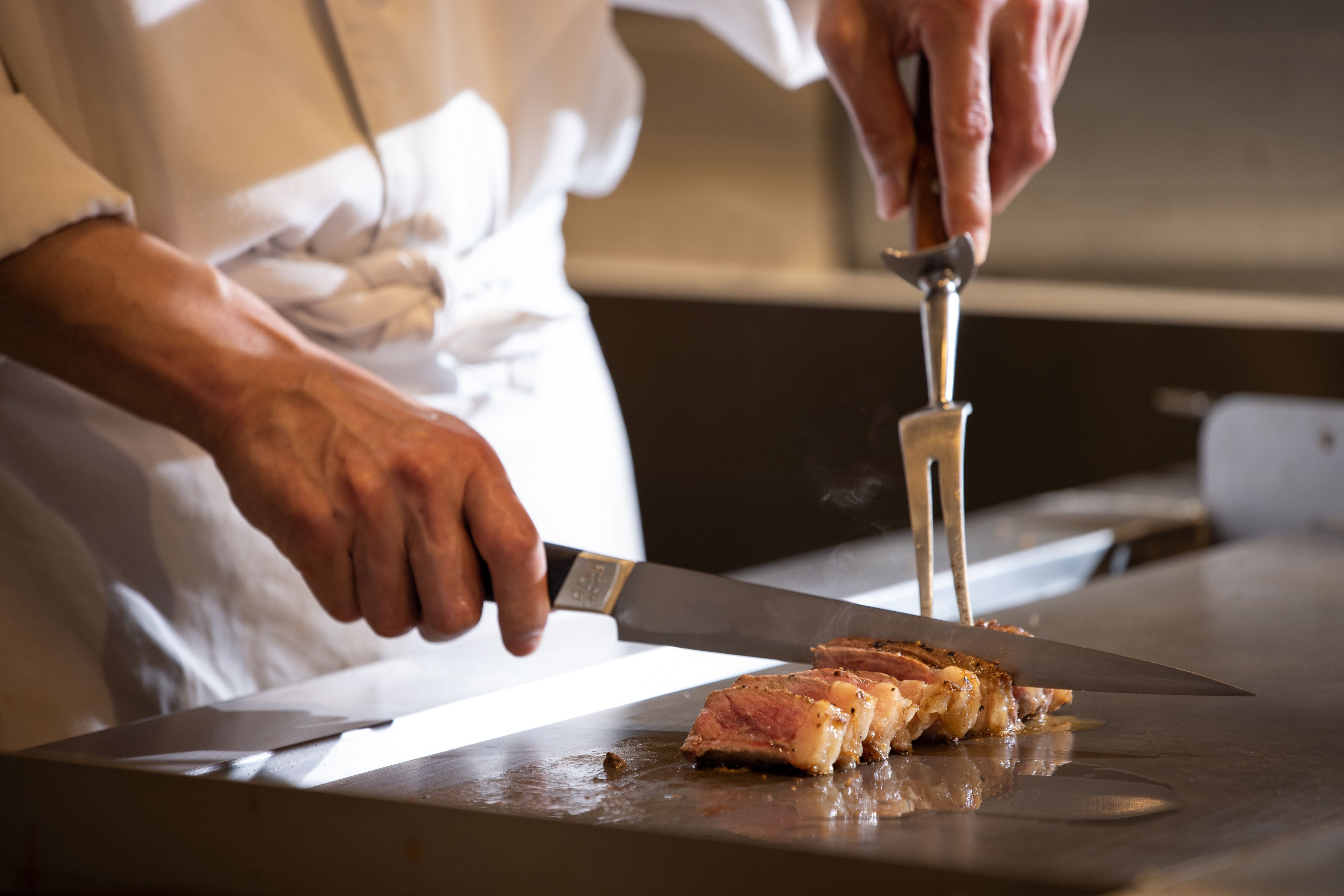 【1泊2食付】夕食（和洋中ブッフェ飲み放題付）・朝食付★駅から5分！