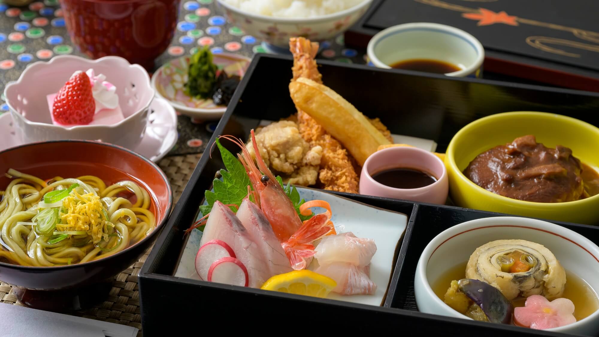 お子様（高学年）の夕食一例です。南条名物はすうどんほか、お子様に人気のおかずを盛り込みました。