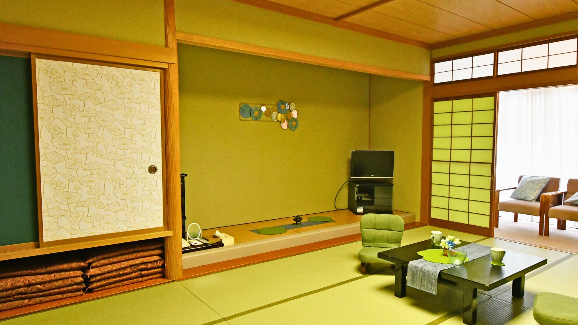 蓮の葉の深い緑をイメージした落ち着きのあるお部屋【萌蓮～ほうれん】