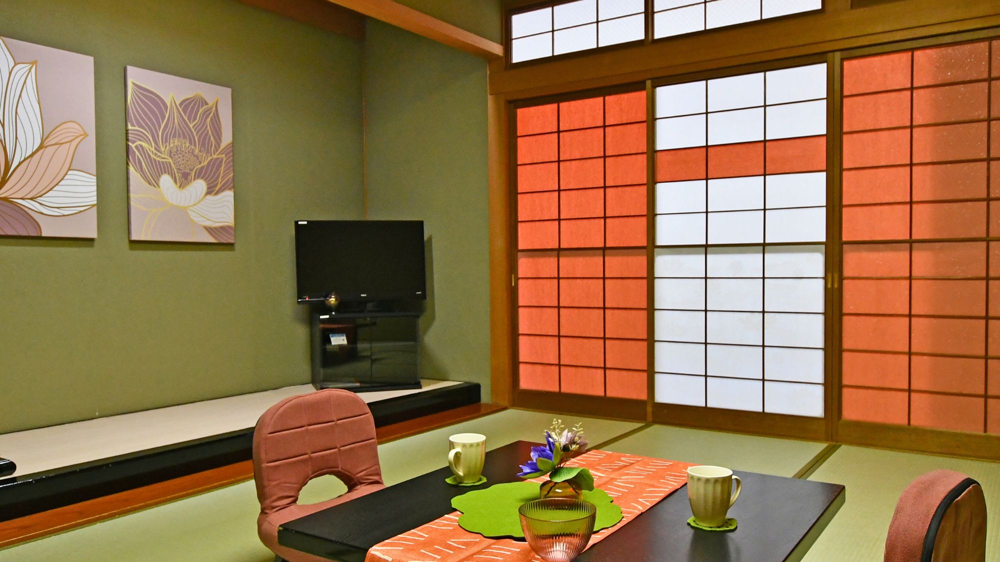 蓮をコンセプトとした趣のある和室でゆったりとお寛ぎください