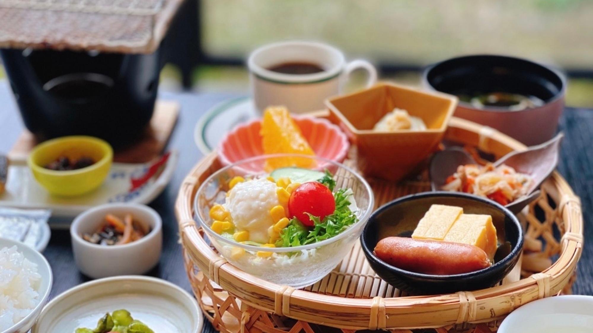 北陸は有数の米どころ。朝は美味しい炊き立て御飯とお味噌汁で日本ならではの朝ごはんを。
