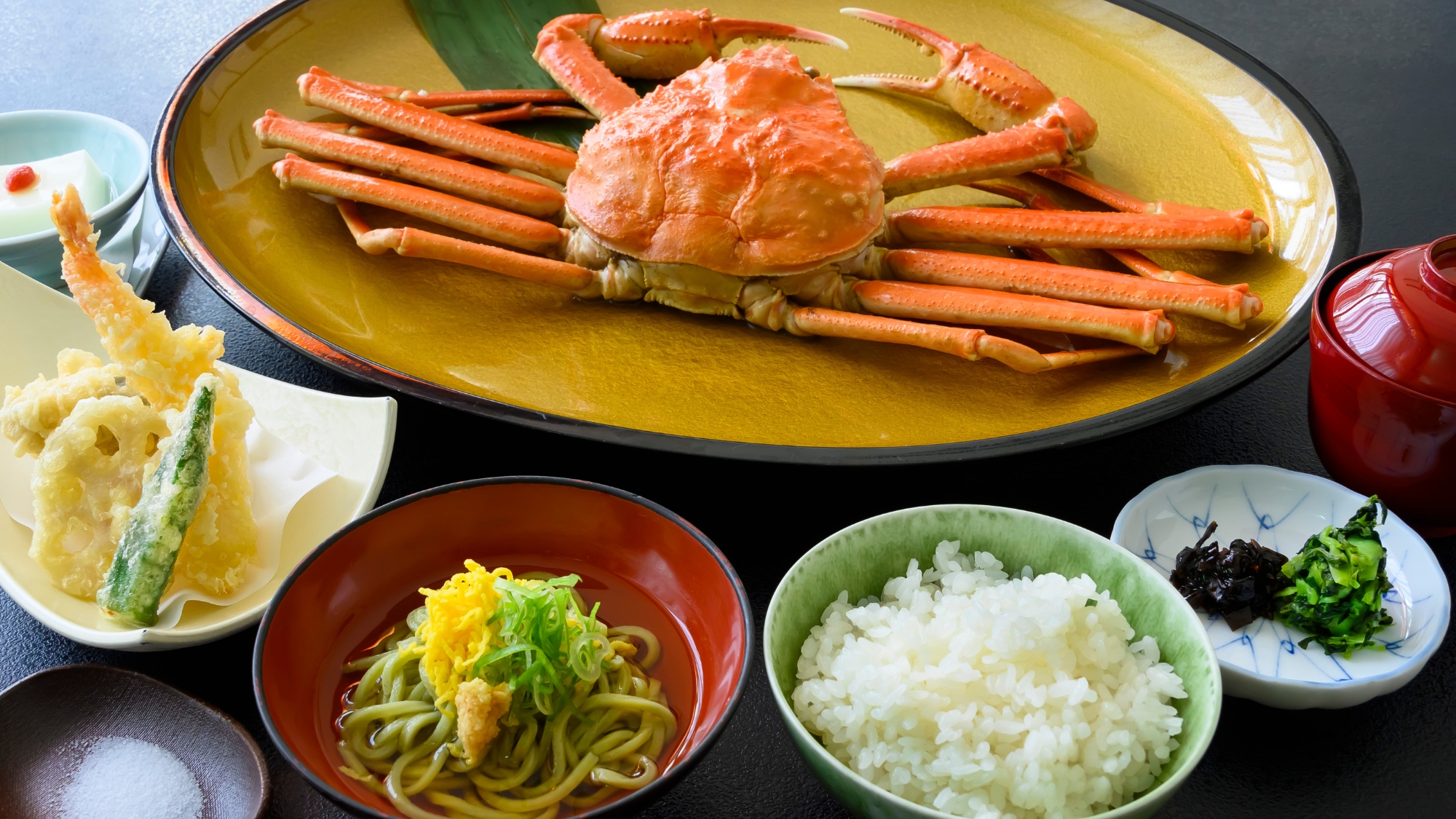 「蟹」とそまやま名物「はすうどん」をお気軽に味わう日帰り限定のお料理です。
