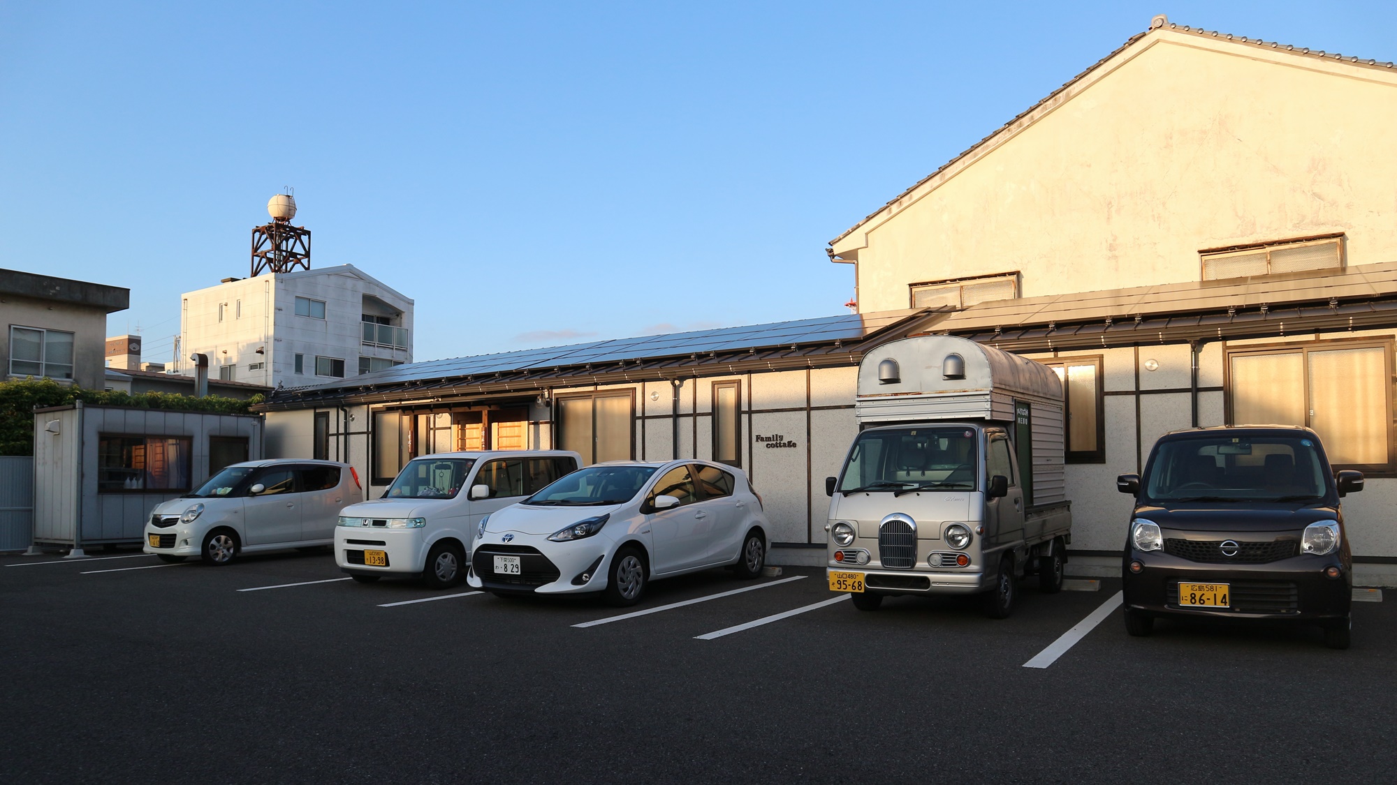 *【駐車場】各コテージの目の前に駐車場♪アパート感覚で使えます！