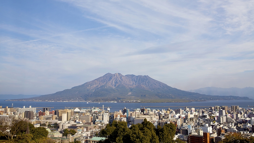 [有村溶岩展望所]山はもちろん、錦江湾も一望できます！天気がよければ開聞岳まで望むことも…