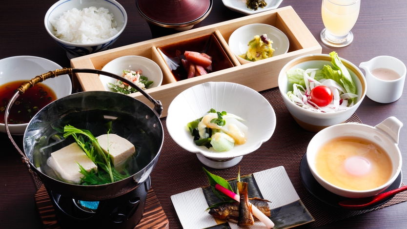 【朝食付】季節の小鉢盛りや卵料理・山里の味覚を愉しむ朝食付プラン