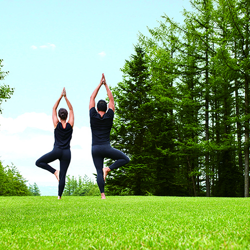 夏のアクティビティ　ヨガ