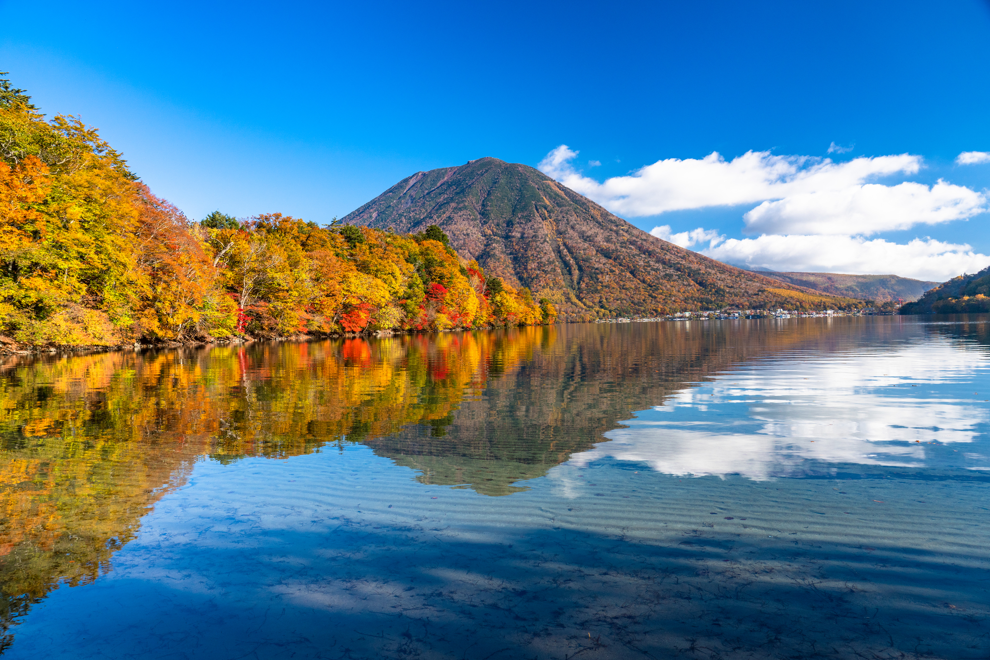 男体山と八丁出島