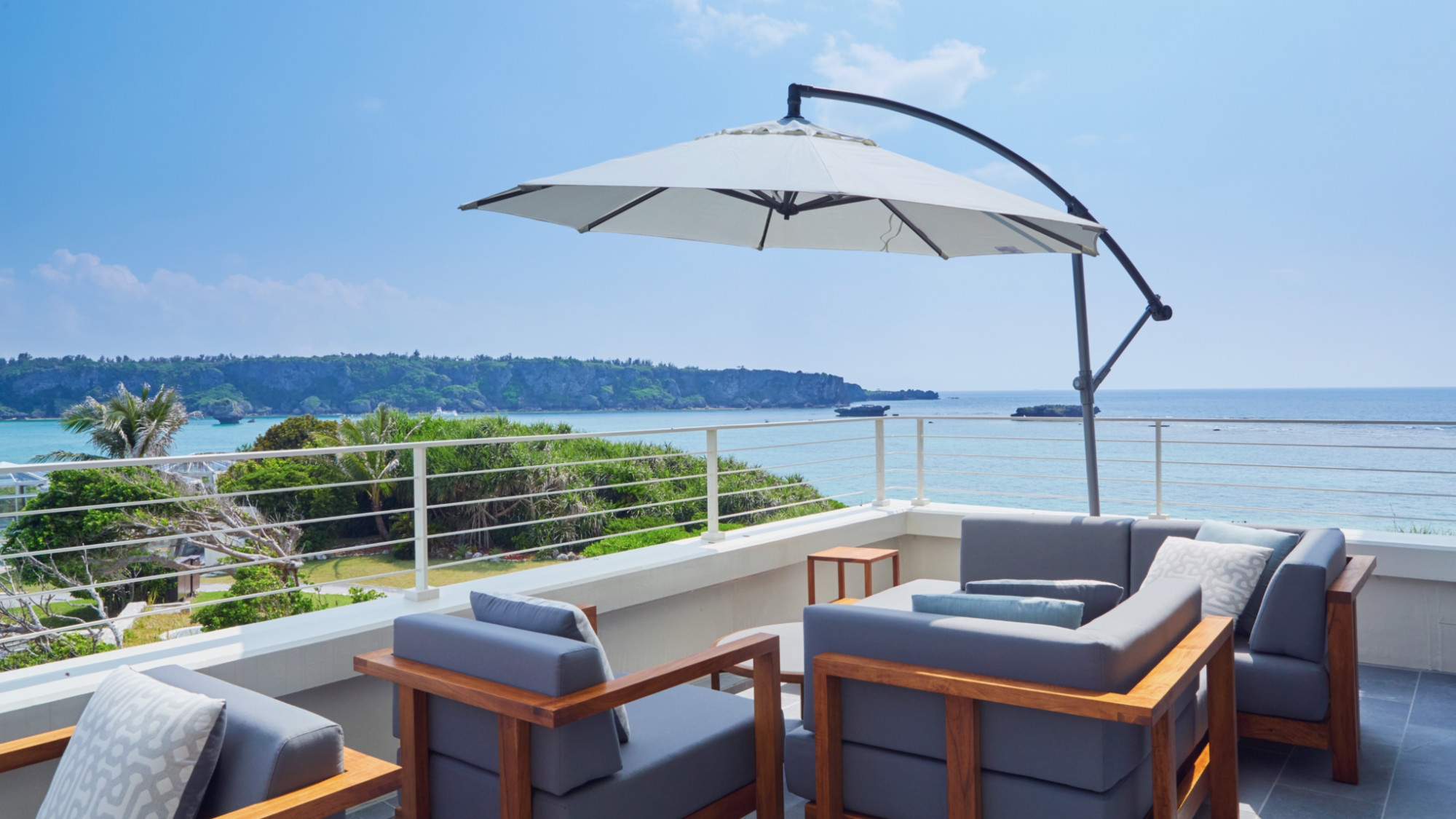 【さき楽30】最大25％オフ〜美しい万座ブルーに寛ぐクラブフロアステイ（クラブ特典2名様付）