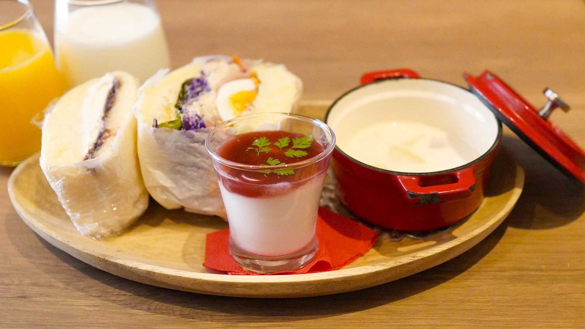 【朝食】蒸しパンサンドウィッチ