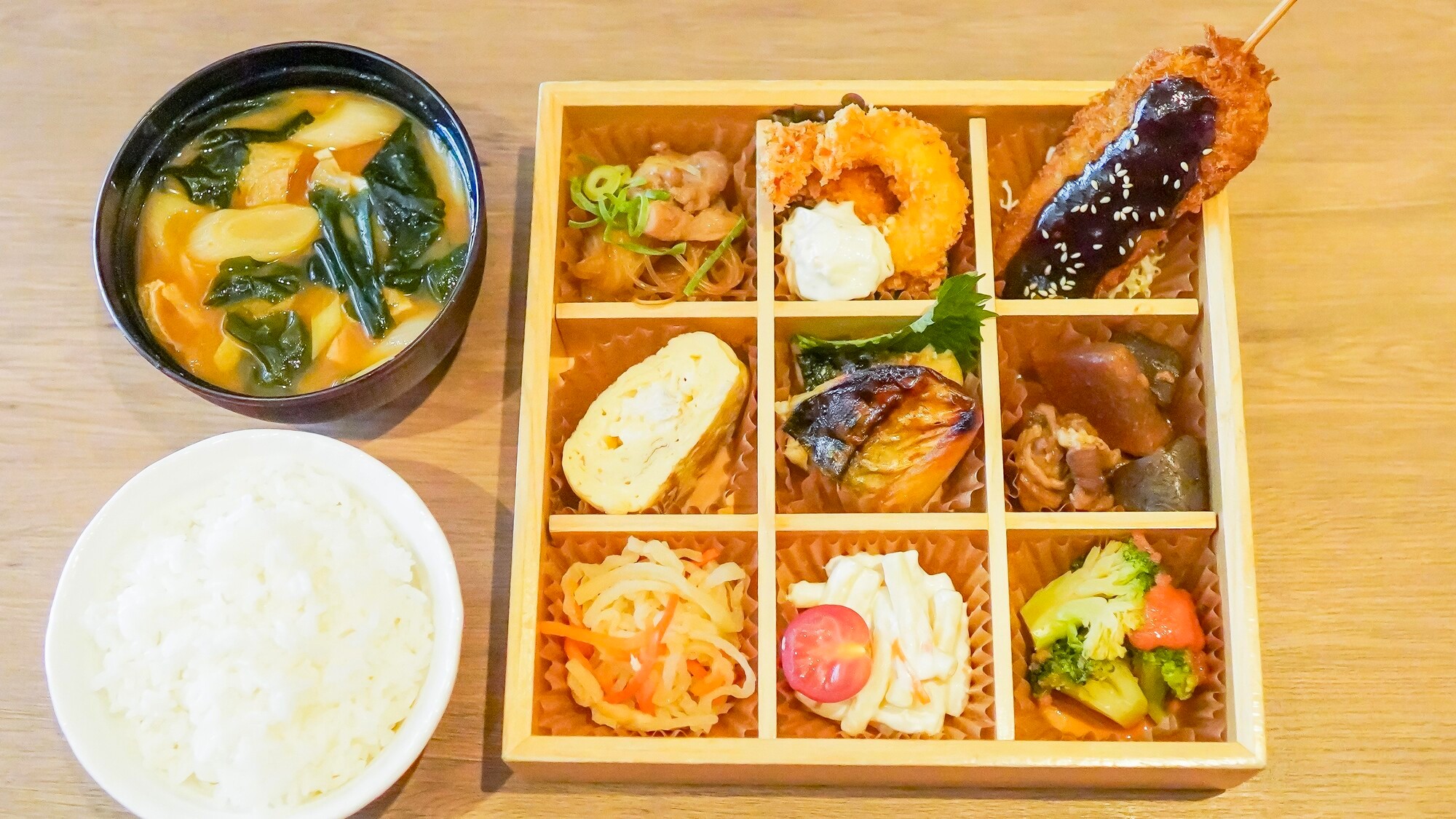 【朝食】9種の小鉢和食