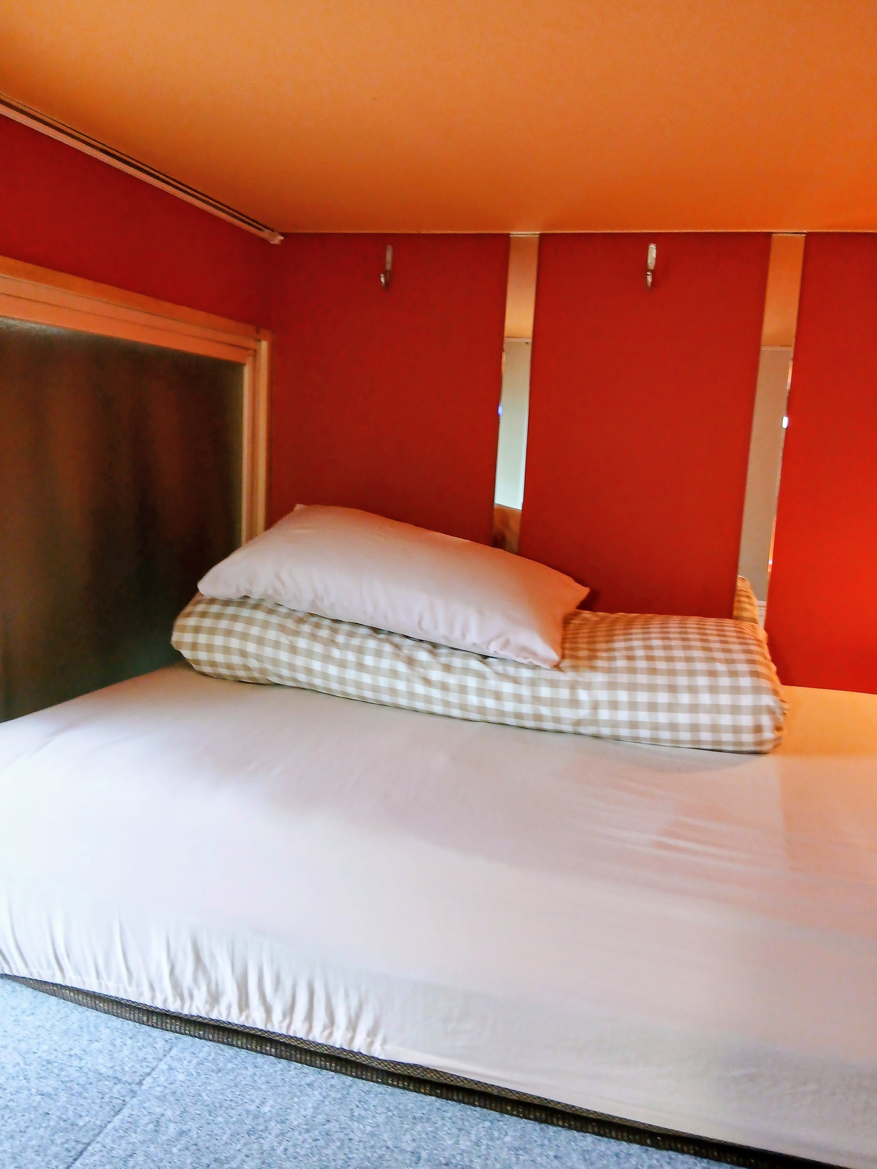 ドミトリールーム　女性用　ダブルサイズ二段ベッド