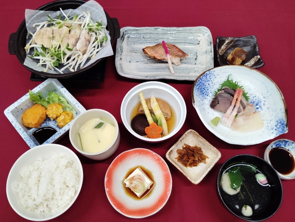 【ご夕食グレードアップ！！】1泊2食付ゆったりお料理チョイスプラン