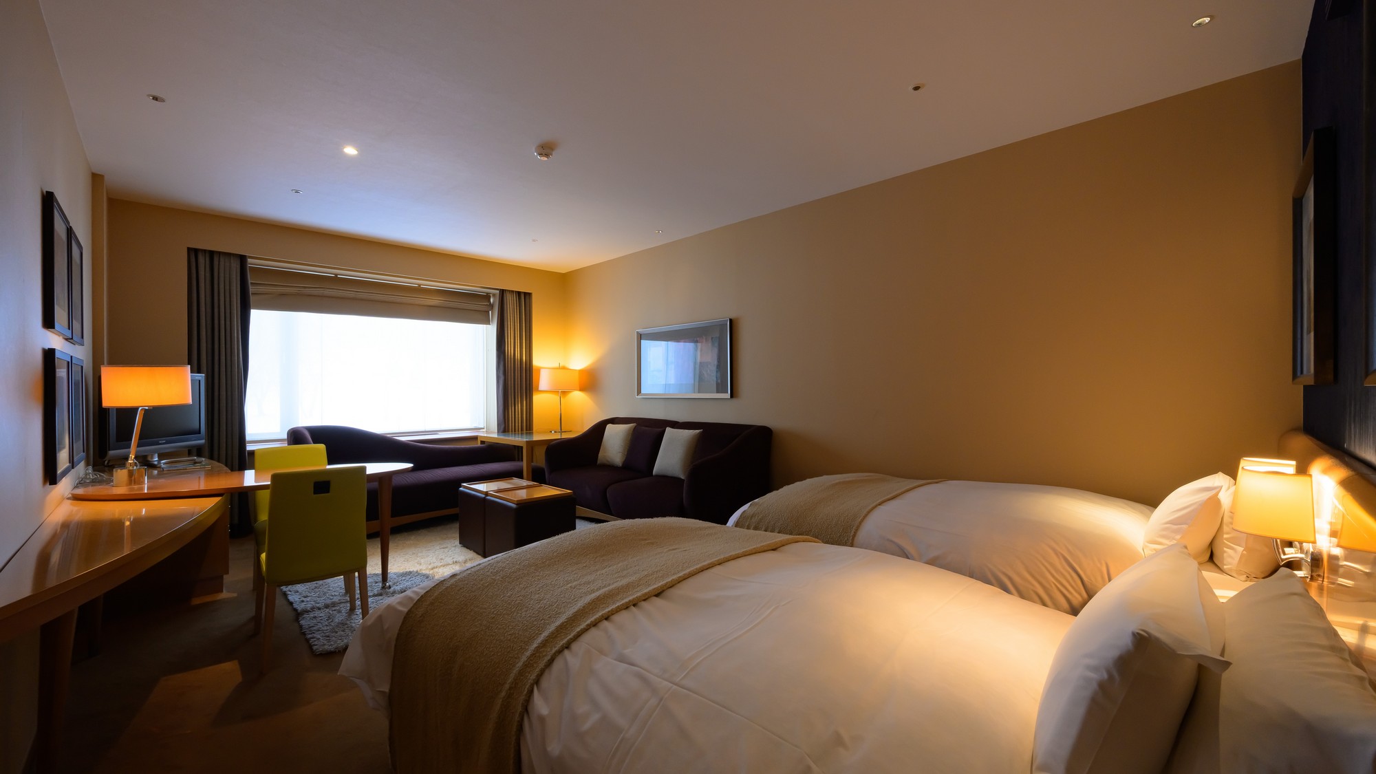 【プレミアムツイン】寛ぎの空間で滞在をより上質なものに。夫婦・カップル向きのお部屋です。