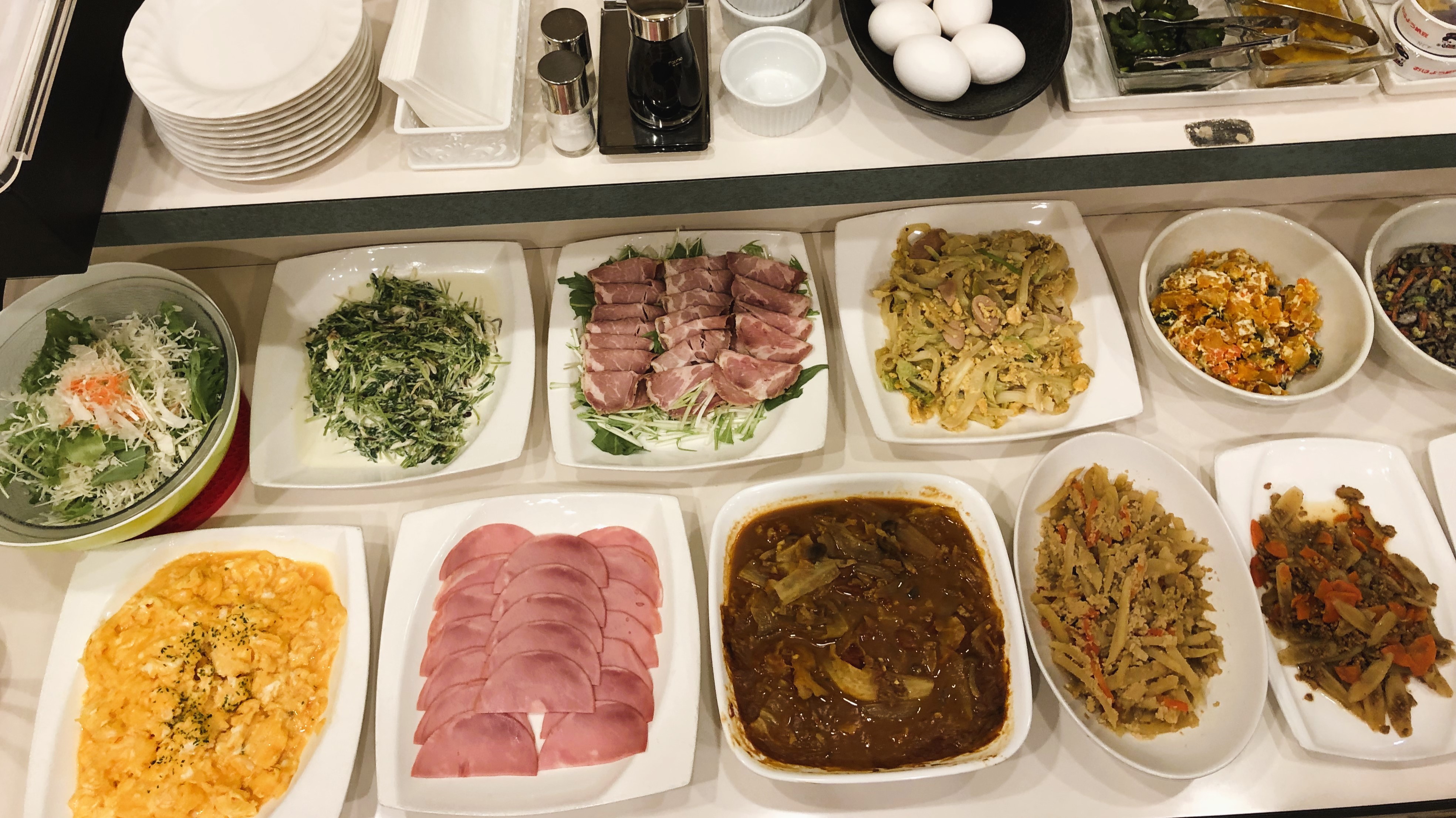 平日朝5時30分スタートの朝食バイキング。早めの出発にもぴったりです。