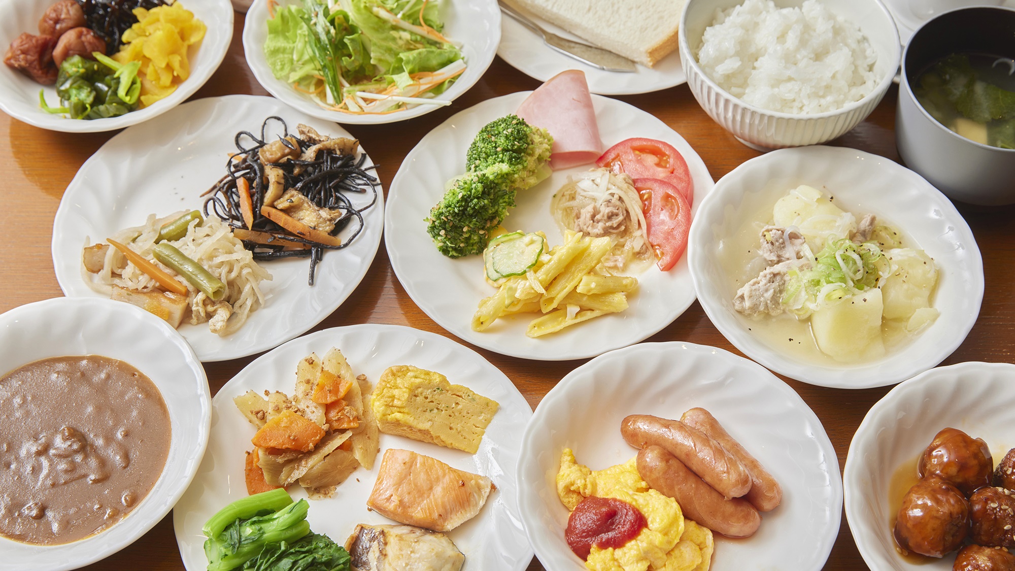 地元食材をふんだんに使った手作り朝ごはん。平日5:30～9:00／日曜6:30～9:00