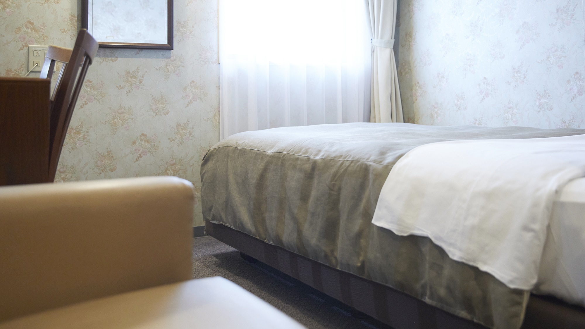 【デラックスシングル】幅140cmのダブルサイズベッドでカップル利用もおススメです☆