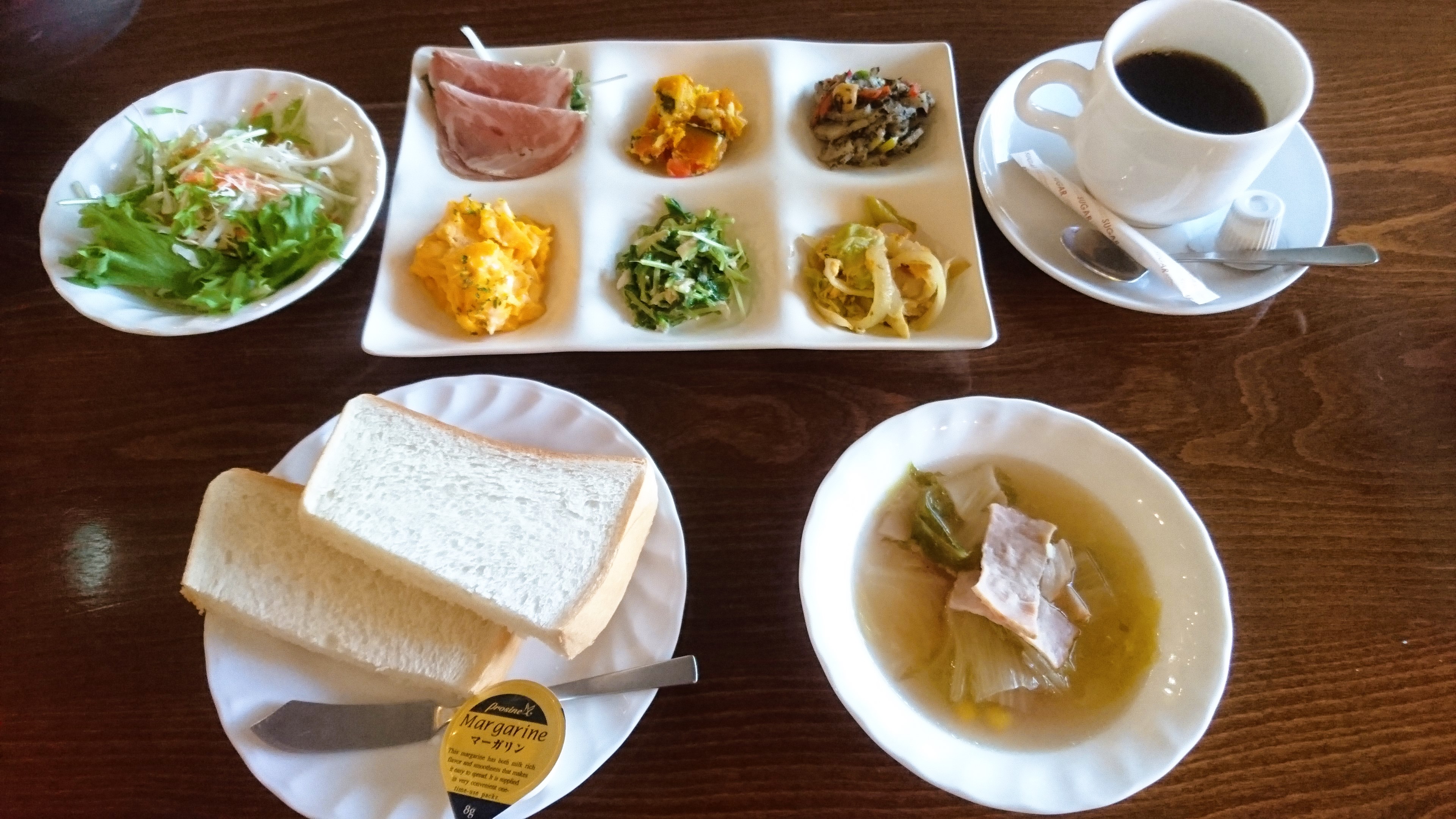 一日の始まりに、軽やかな洋朝食を（和洋朝食バイキング一例）