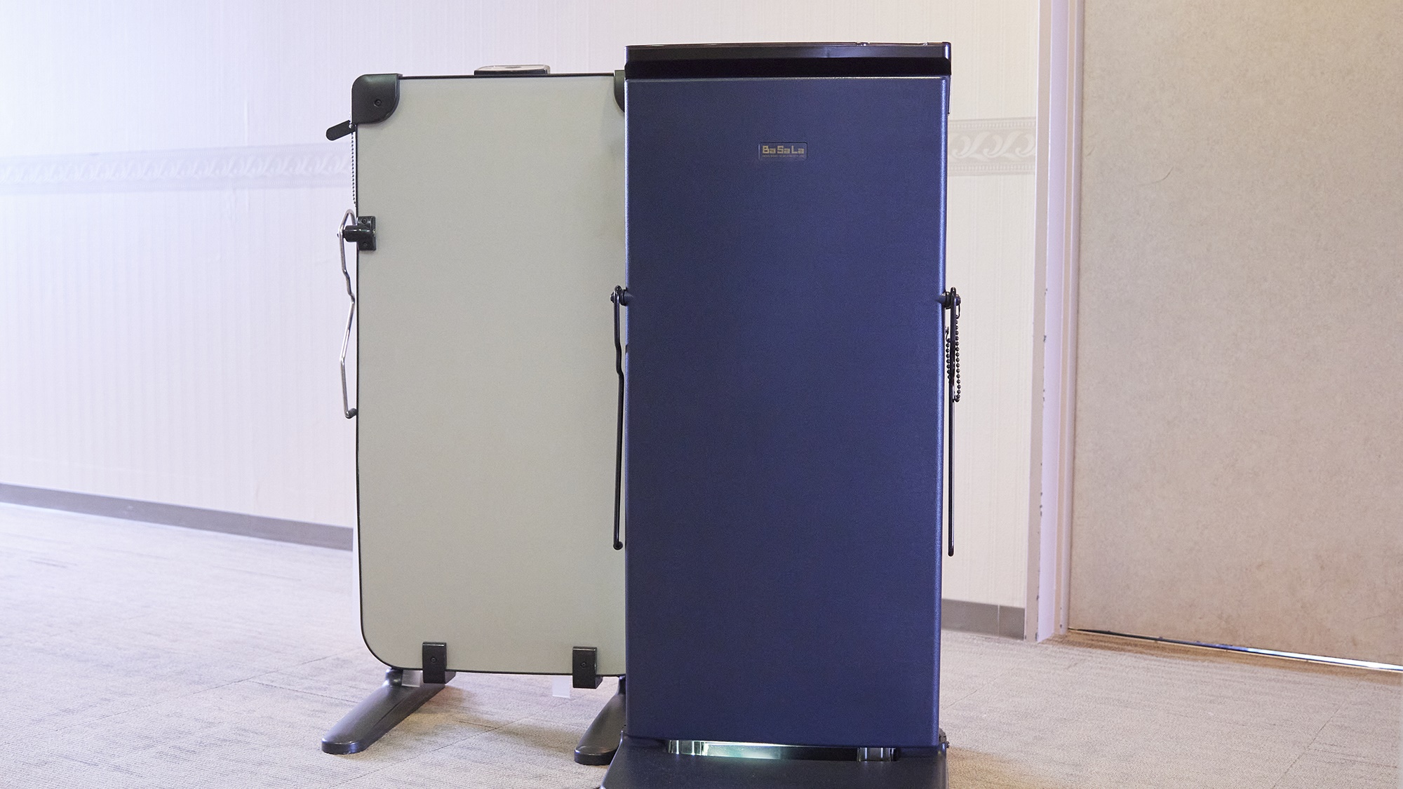 客室各フロアにズボンプレッサーをご用意しております。ご自由にお部屋にお持ちいただきご使用ください