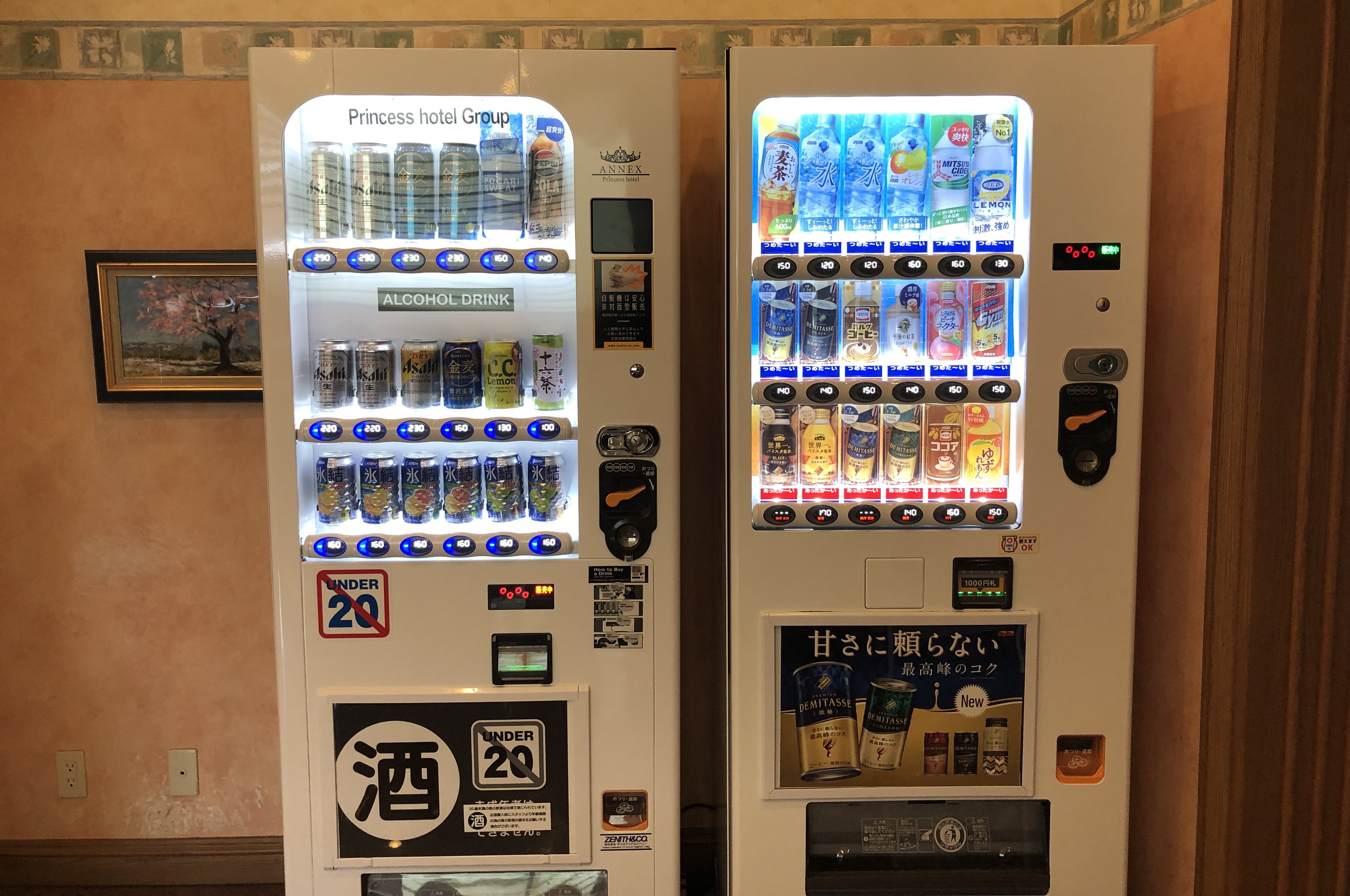 館内には自動販売機（ソフトドリンク・ビール）を設置しております。