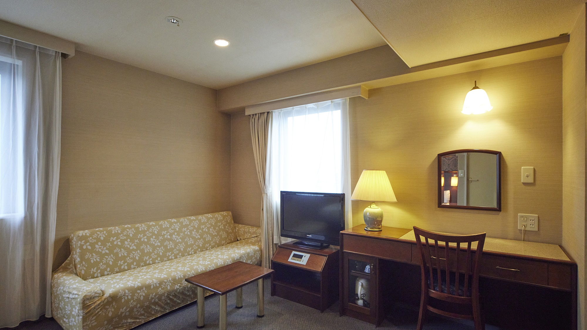 【ハリウッドツイン】27㎡・空気清浄機を完備／ミニキッチン付き