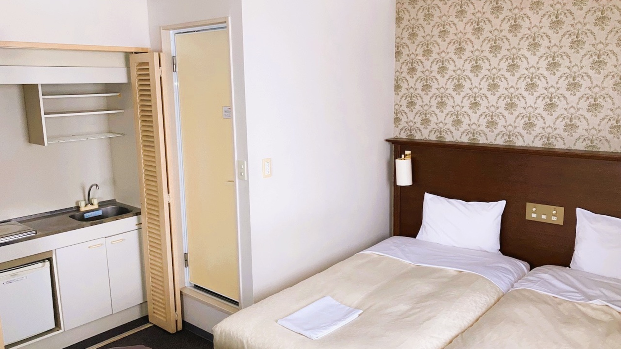 快適な眠りをサポートする「シルキーポケットコイルマットレス」を標準装備しております。