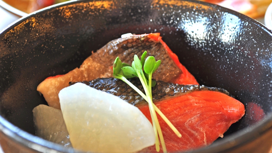 【朝食パターン③】鮭と大根の煮物