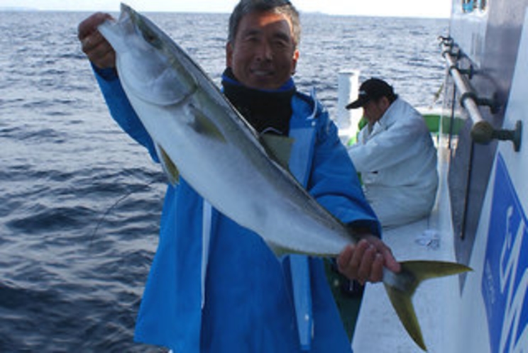 ご提供する魚は、ほぼ自前です。運がよければ、午前中まで泳いでいた魚が夕食に並びます。