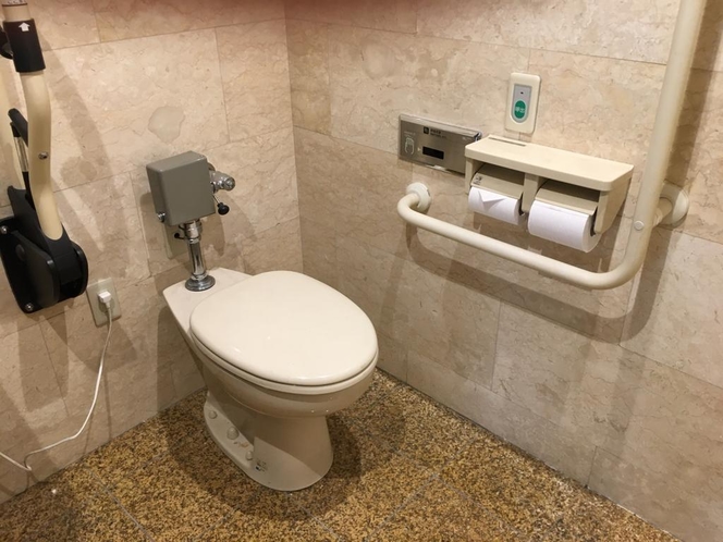 車椅子の方専用トイレ(1F)