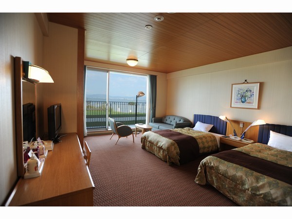 Twin room (photographed in September 2013)