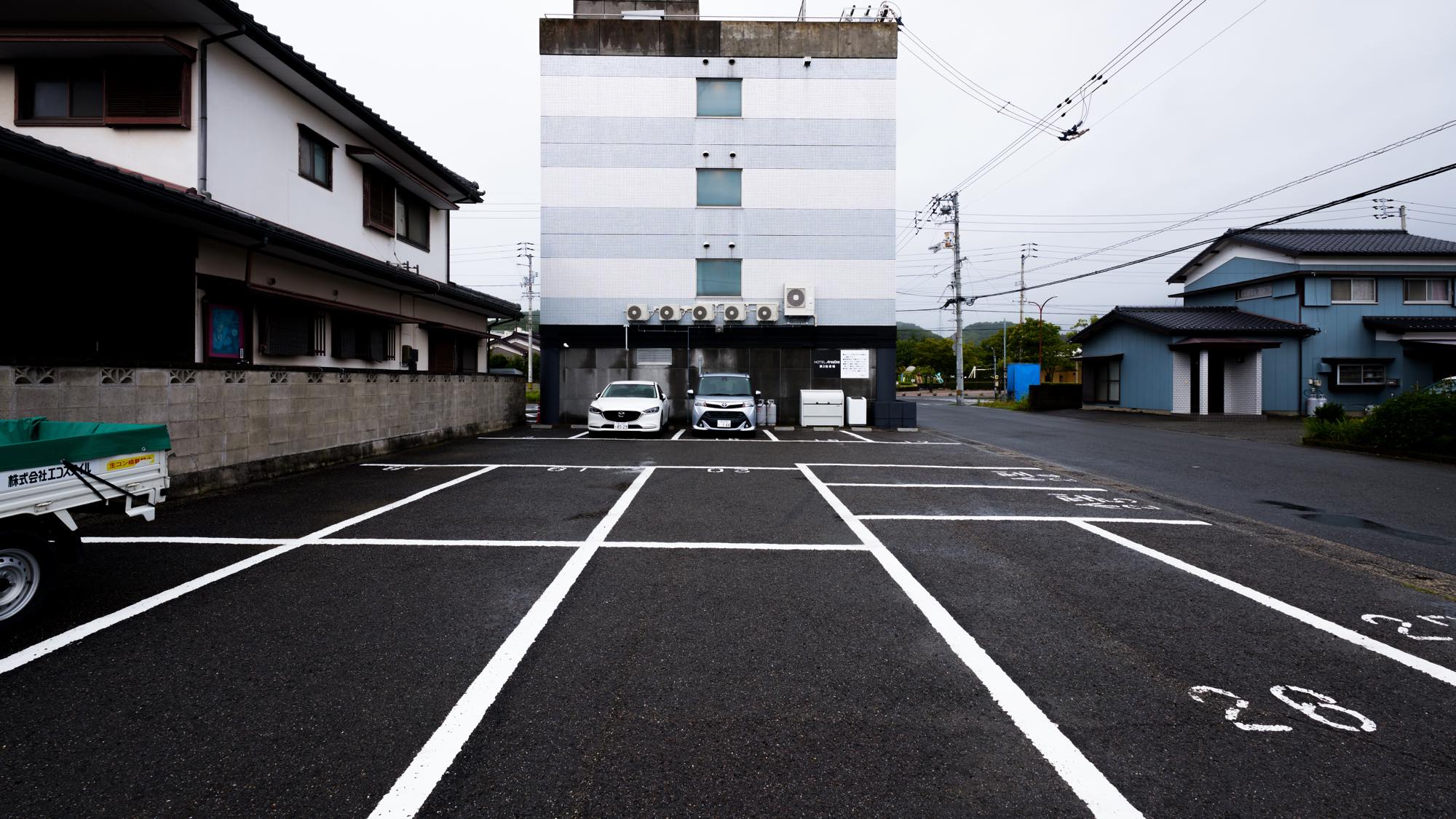サービス〈お客様専用駐車場〉