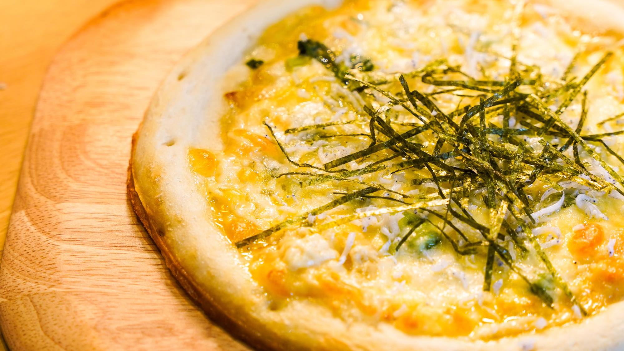 朝食イメージ〈淡路島産のしらすピザ〉