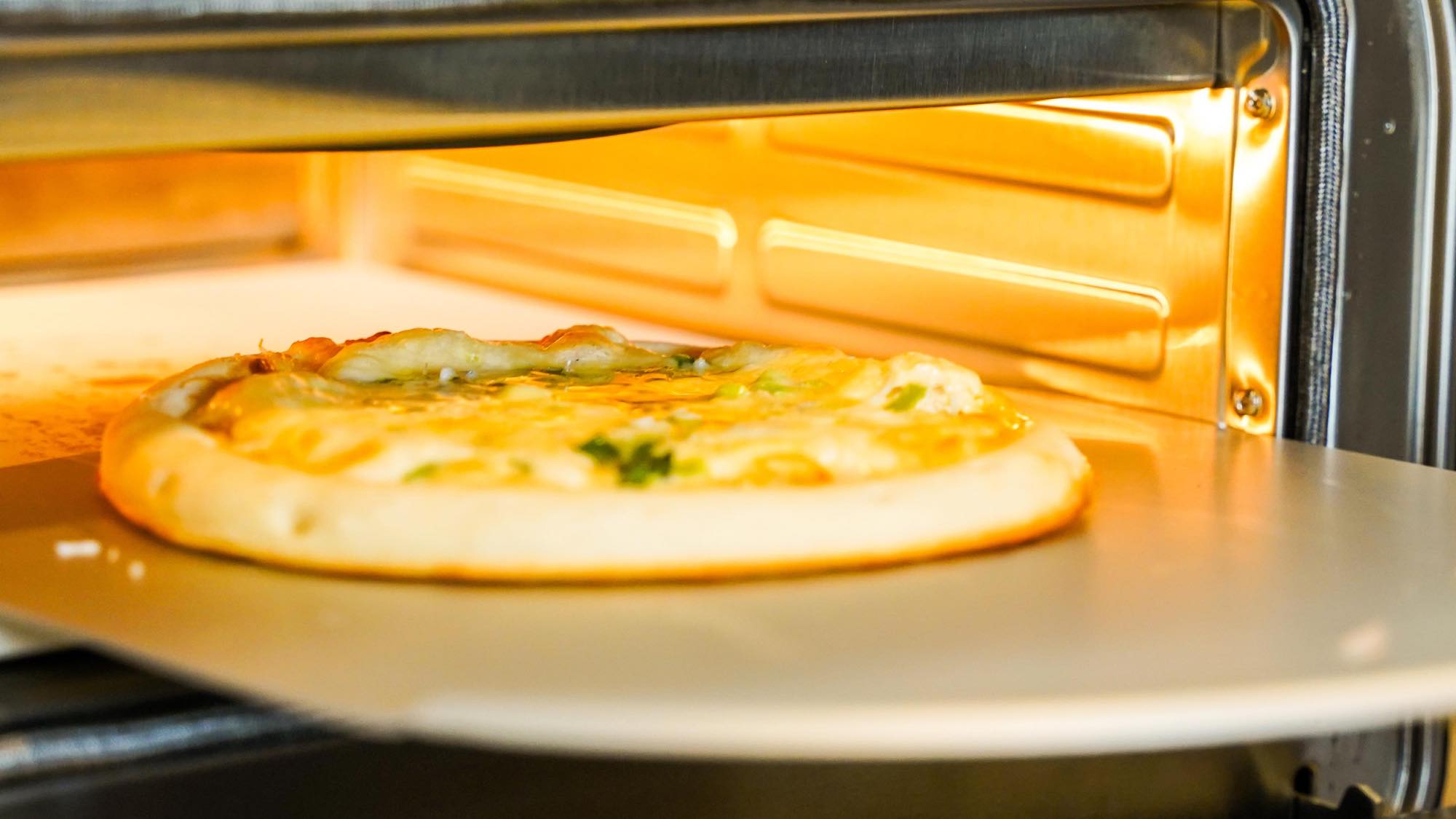 朝食イメージ〈淡路島産のしらすピザ〉