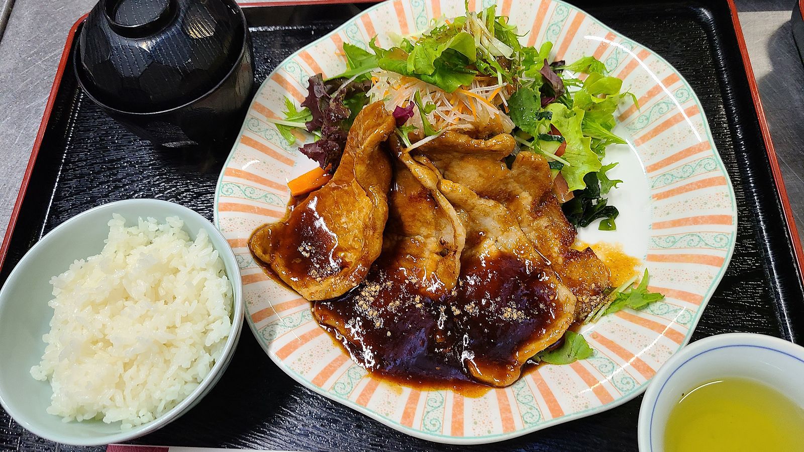 【朝夕食付】■大浴場■地元野菜の特性ダレでいただく「豚ロース生姜焼き夕食」◎ご飯お替り可◎生中も半額