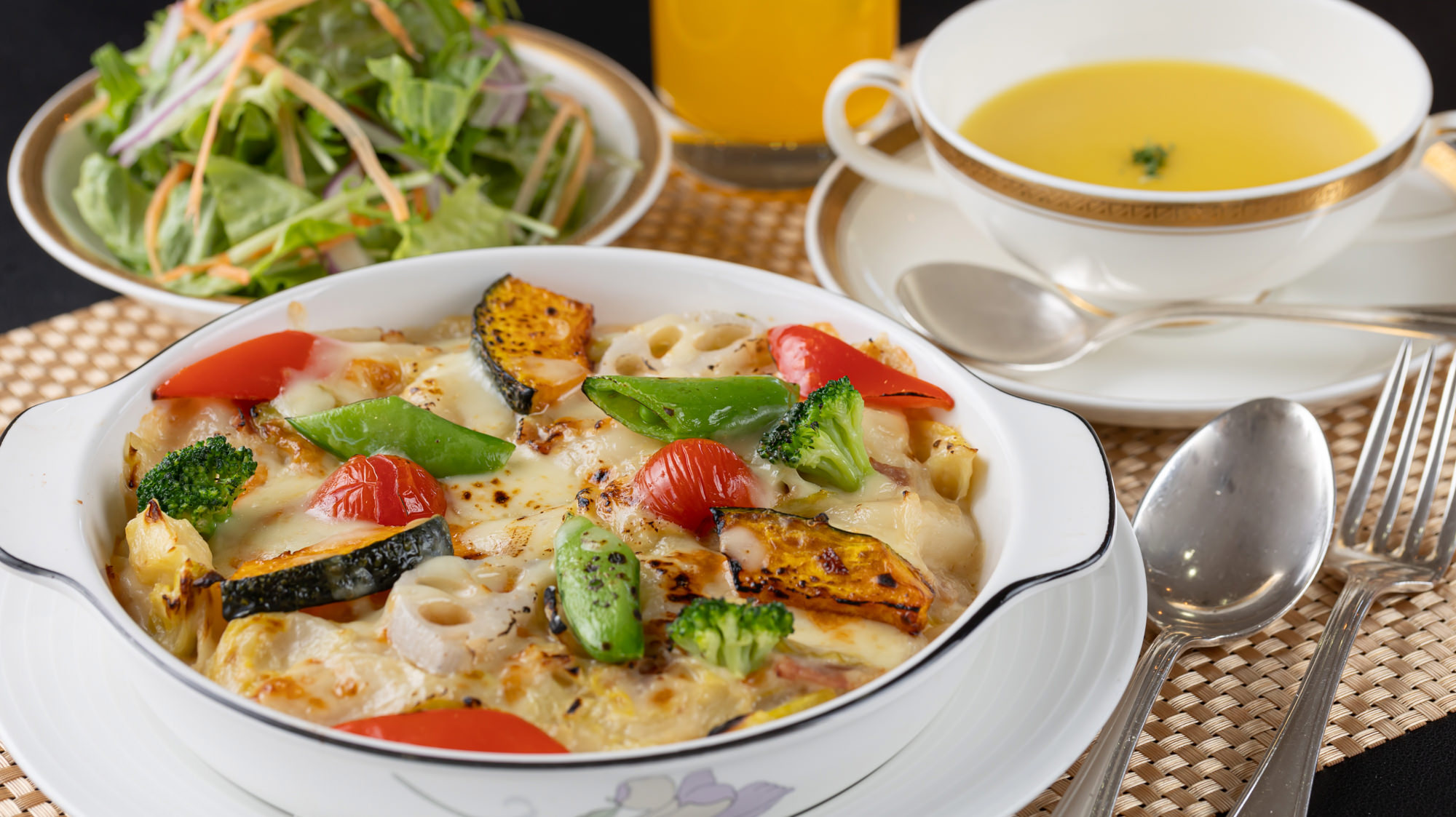 【早割28】【夕食付・朝食別】夕食を眺望レストランで！「シェフおまかせ」カジュアルディナー付プラン♪