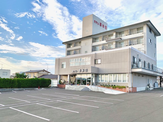 宿外観・駐車場