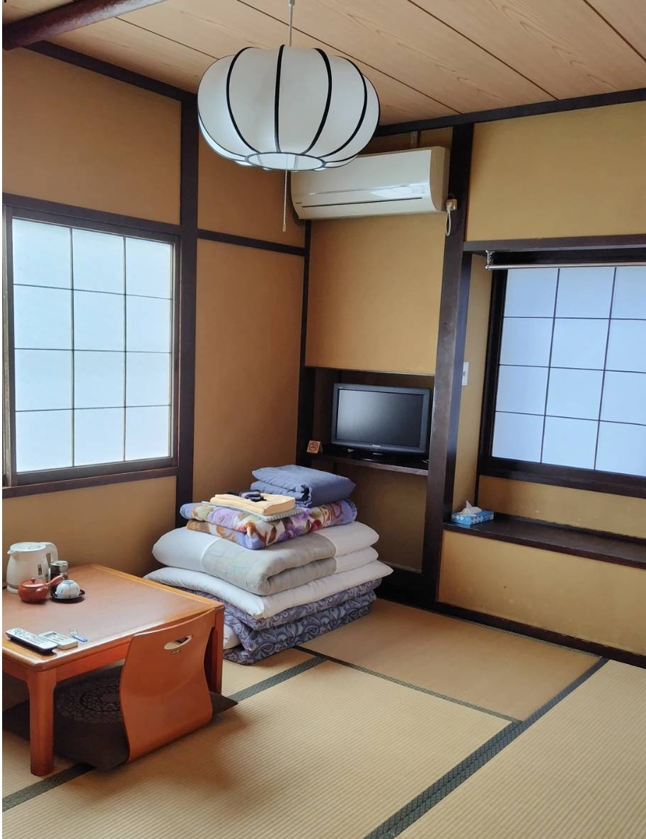 古い旅館ですが昔ながらの和室でくつろげます。朝食付きプラン