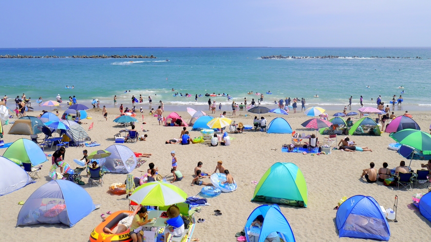 車で13分　 約1.2キロメートルに渡り弧を描く海岸「阿字ヶ浦海水浴場」